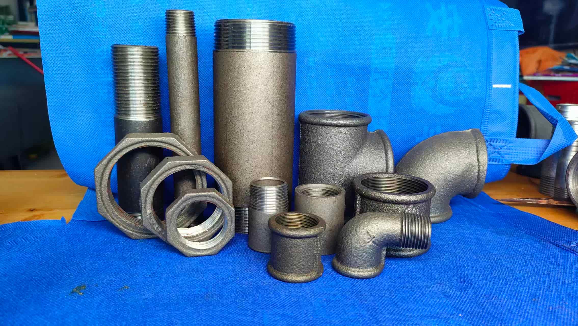 Beaded Black Malleable Iron Pipe Fitting